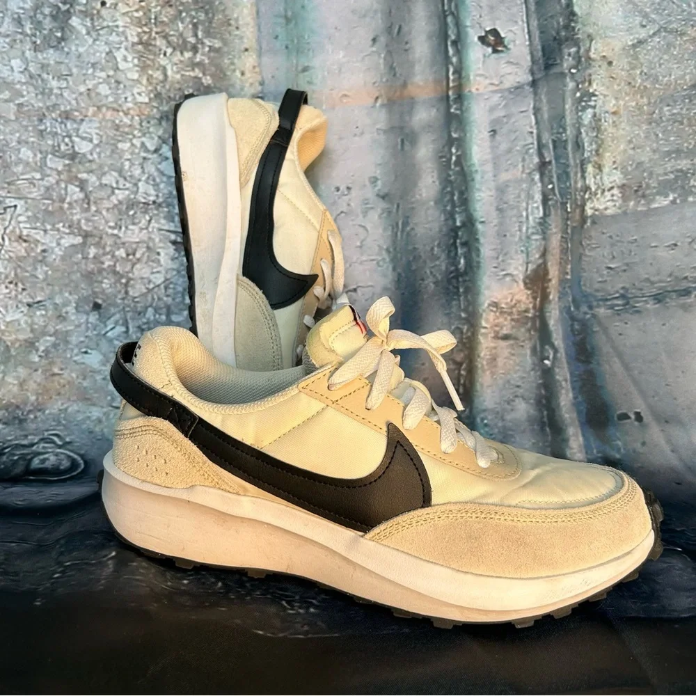 Nike Swoosh Detail Beige and Black Sneakers W 9.5M‎ M 8M